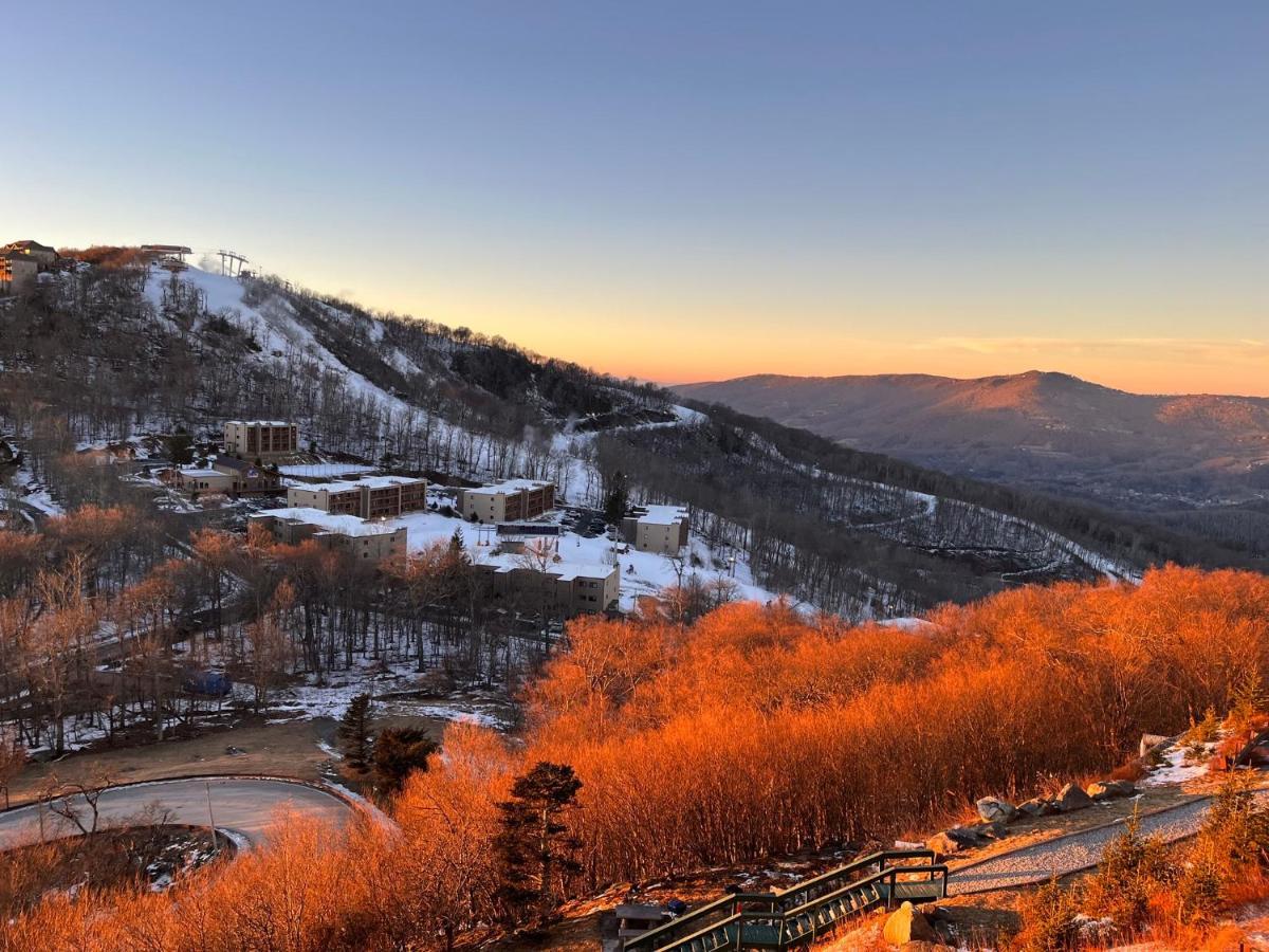 On Top Of The World At Sugar Top Resort Шугър Маунтин Екстериор снимка